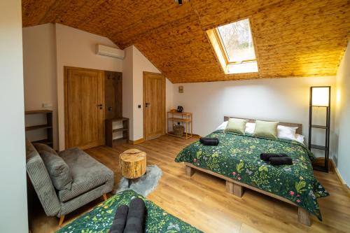 3 twin beds, 1 sofa bed