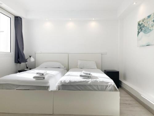 Intimate & stylish beach apartment with balcony 5