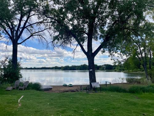 Couples Retreat with Hot Tub, Sauna and Steam Room