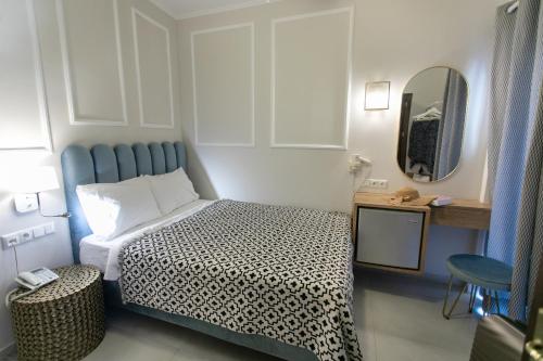 Paradise Hotel - image 4