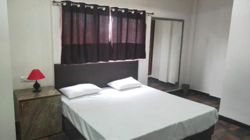 1 king bed, 1 twin bed