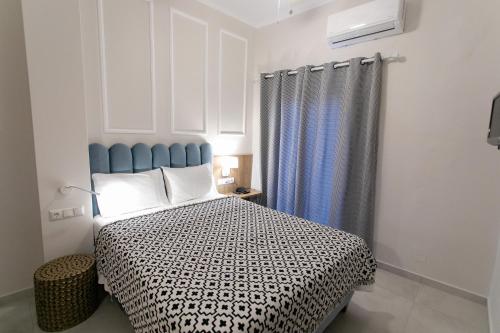 Paradise Hotel - image 12