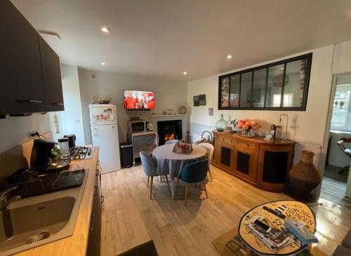 кухня, Petite maison dans la manche in Lessay
