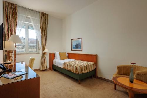 Hotel Bonavia Plava Laguna - image 2