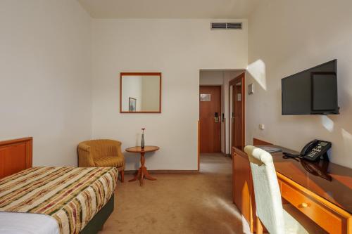 Standard Single Room image 3