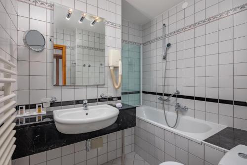 Standard Single Room image 5
