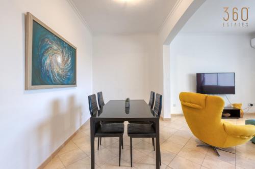 Stylish & Cosy 2BR Apt in the Heart of St' Julians by 360 Estates, St Julian's (Foto 2)