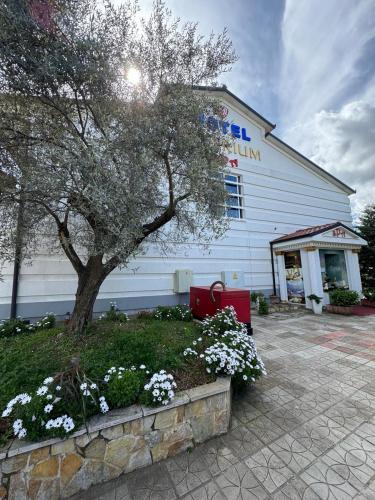 Imperium Hotel, Тирана
