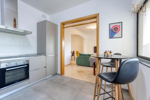 Stylish & Cosy 2BR Apt in the Heart of St' Julians by 360 Estates, St Julian's (Foto 4)