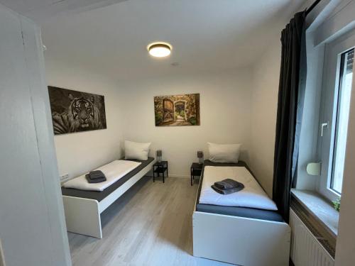 2 bedrooms, 3 beds