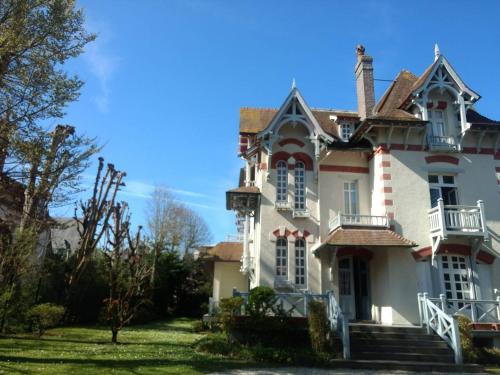 Splendid Villa in the heart of Deauville