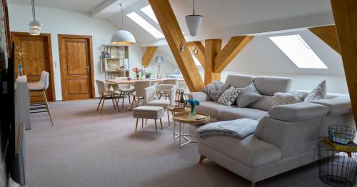 2 bedrooms, 3 beds