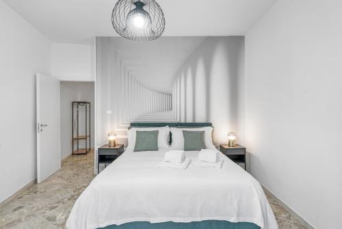 1 queen bed, 1 sofa bed