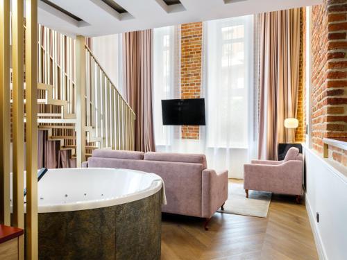Golden Queen Deluxe Jacuzzi Apartments - Old Town, Краков