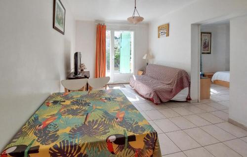 Stunning Apartment In Sanary-Sur-Mer With Wifi - image 5