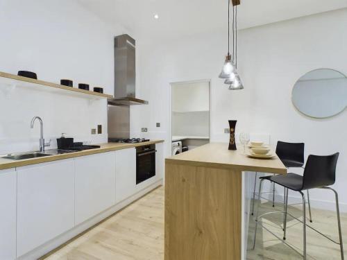 Pass the Keys Stylish 4-Bed3-Bath in Shoreditch - image 9