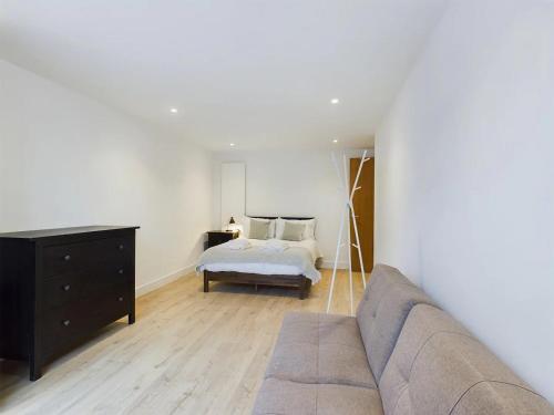 Pass the Keys Stylish 4-Bed3-Bath in Shoreditch - image 8