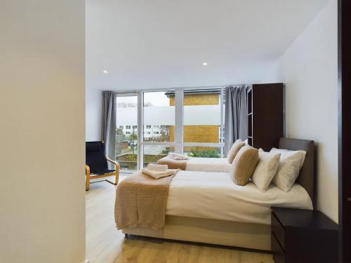 Pass the Keys Stylish 4-Bed3-Bath in Shoreditch - image 3