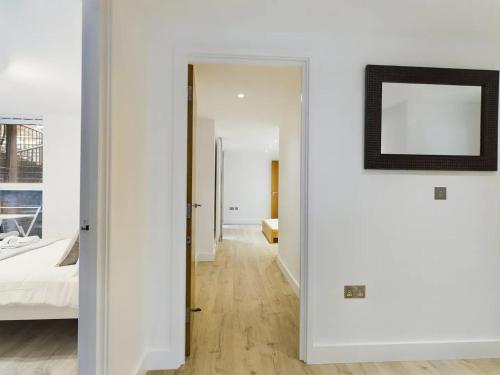 Pass the Keys Stylish 4-Bed3-Bath in Shoreditch - image 10