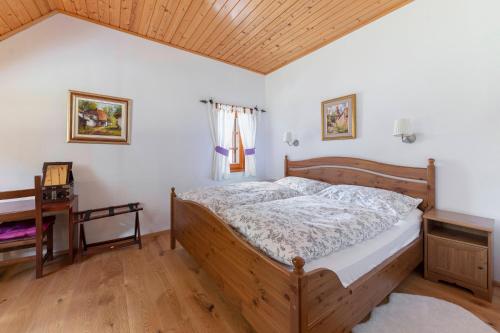 2 bedrooms, 3 beds