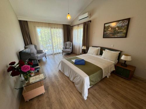 High Life Hotel in ไคเรเนีย