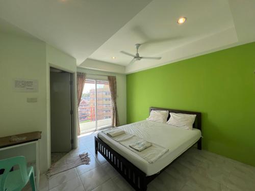 room detail thumbnail 2