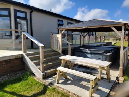 Remarkable 2-Bed Luxury Lodge in Routh with hottub