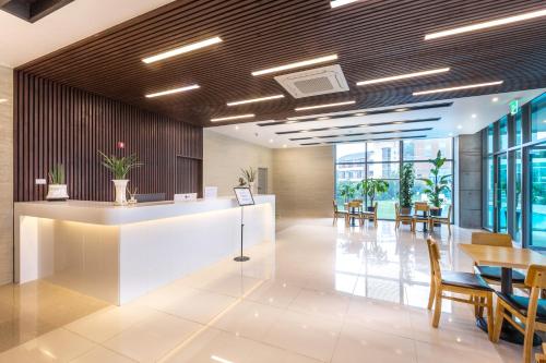 Front desk [24-hour]