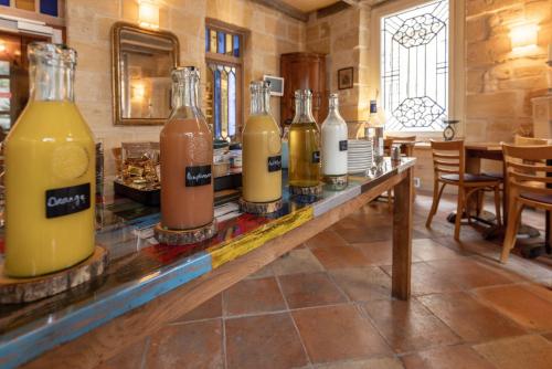 Ételek és italok, Qualys-Hotel Bordeaux La Tour Intendance near Aquitaine Múzeum