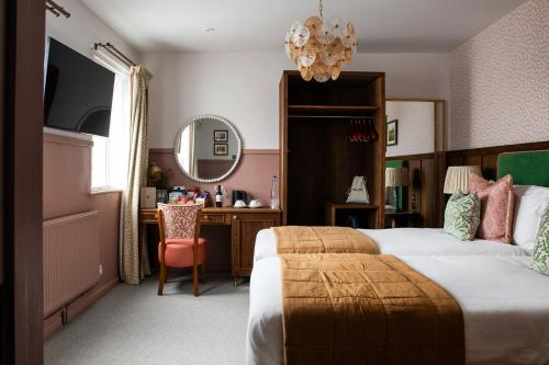 2 twin beds