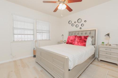 Cool and Cozy Pad Close to Everything