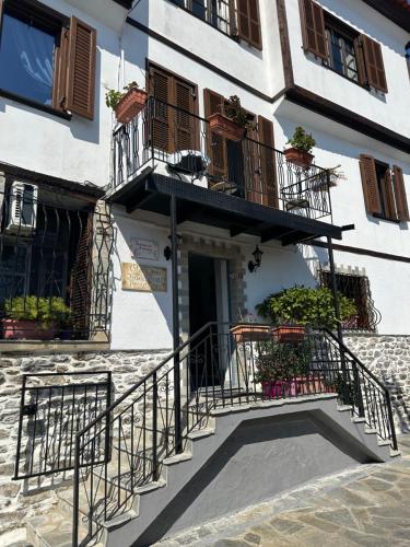 Old Town Traditional Residence 4