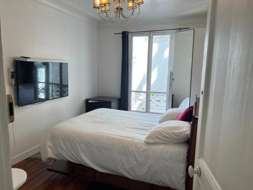 2 queen beds, 2 sofa beds