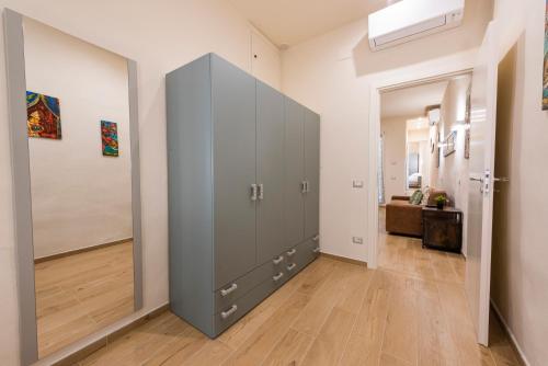 Mercato Contemporary Apartment by Mmega - image 13
