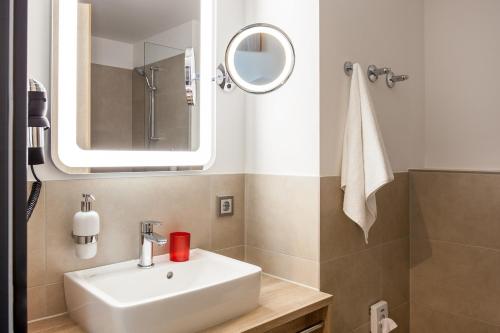 Stay! Hotel Boardinghouse - image 8