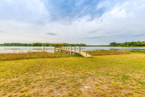 Lakefront Keystone Heights Cottage with Private Dock