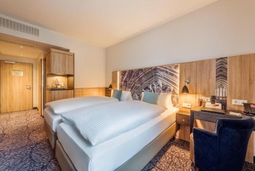 Comfort Twin Room image 6