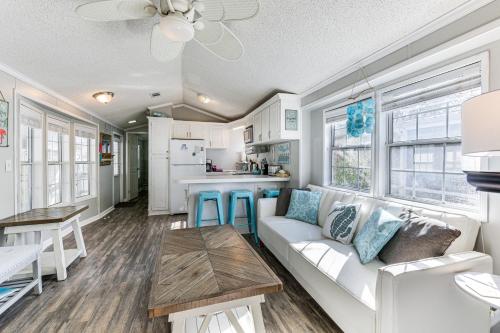 Bright Miramar Tropical Cabana 2 Blocks to Beach! - image 11