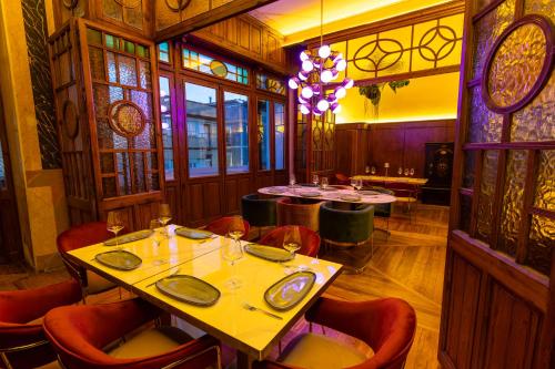 餐廳, Hotel Las Tres Campanas in 巴達霍斯