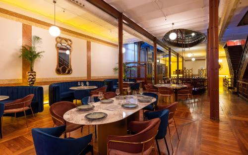 餐廳, Hotel Las Tres Campanas in 巴達霍斯