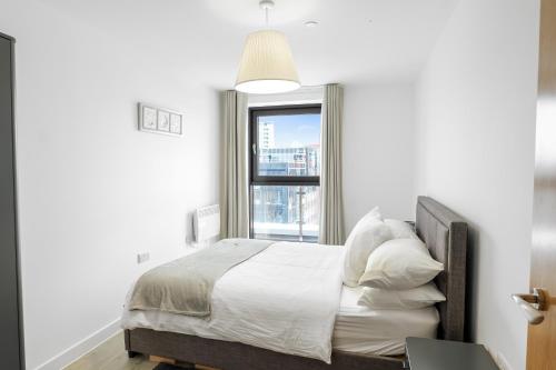 High rise 2 Bedroom & 2 Bath Apartment with Parking, balcony & amazing view, Manchester (fotografie 7)
