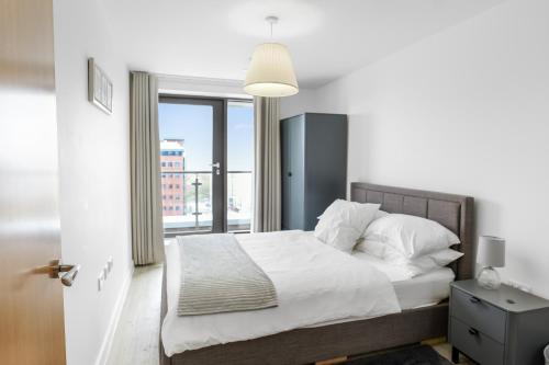 High rise 2 Bedroom & 2 Bath Apartment with Parking, balcony & amazing view, Manchester (fotografie 6)