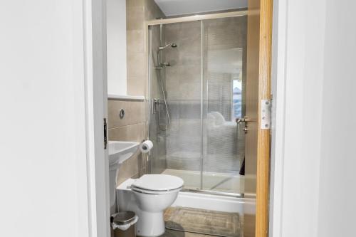High rise 2 Bedroom & 2 Bath Apartment with Parking, balcony & amazing view, Manchester (fotografie 9)