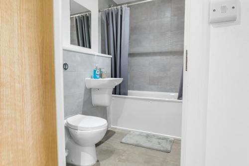 High rise 2 Bedroom & 2 Bath Apartment with Parking, balcony & amazing view, Manchester (fotografie 8)