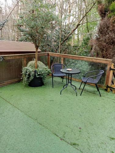 สวน, Relaxing secluded lodge couples getaway with hot tub in อีตัน