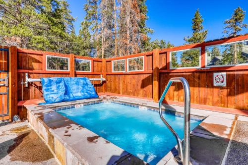 Basking in Breckenridge Brilliance in โฟร์โอคล็อก