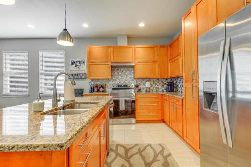 Tampa Home with Fire Pit, Grill, Cornhole and More! in Tampa, USA
