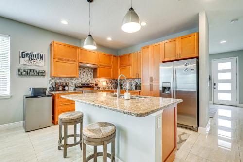 Tampa Home with Fire Pit, Grill, Cornhole and More! in Tampa, USA