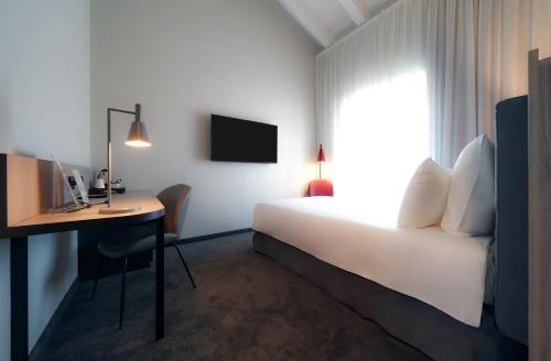 Standard Room with 1 Single Bed image 3