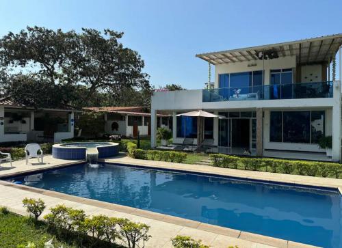 Luxury Santa Elena